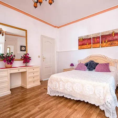 Villa Soledad 10 *